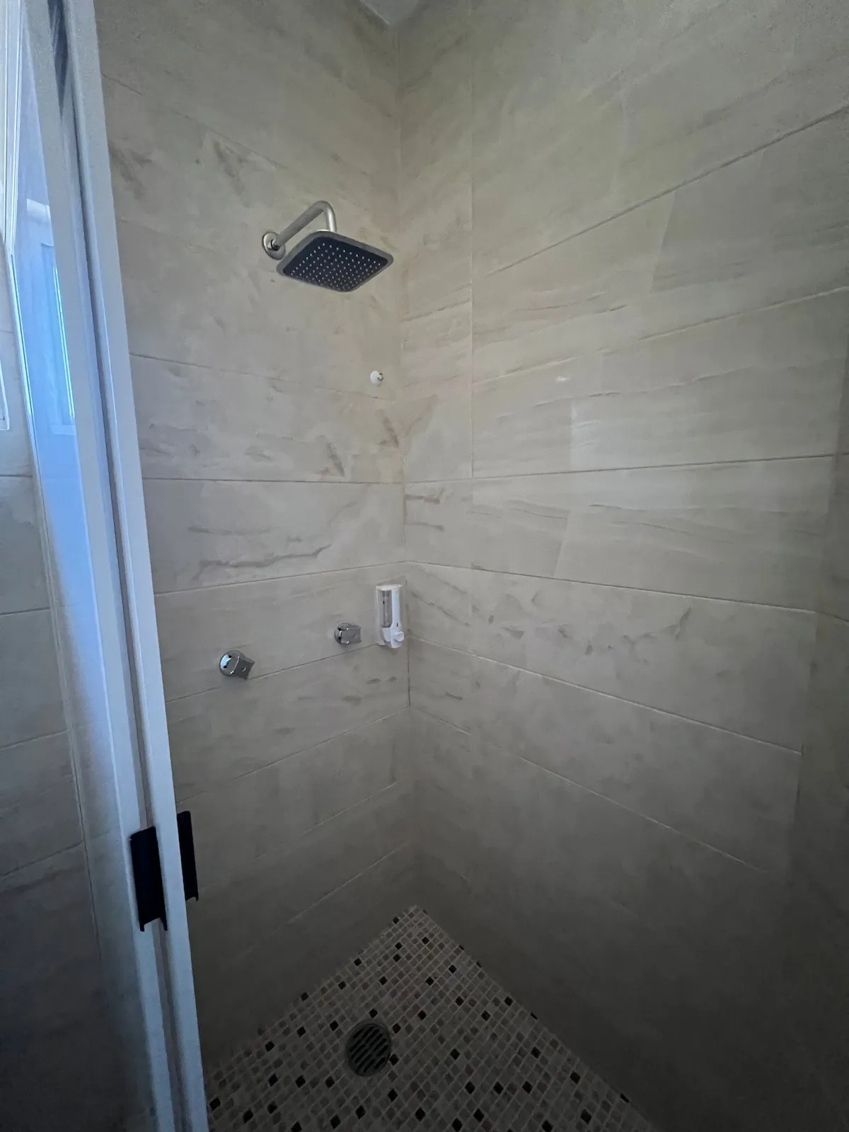 Apartment in Downtown Area with Kitchen and Bathroom
