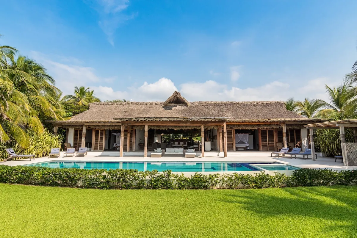 CASA RHINO – Your Dream Oceanfront Escape