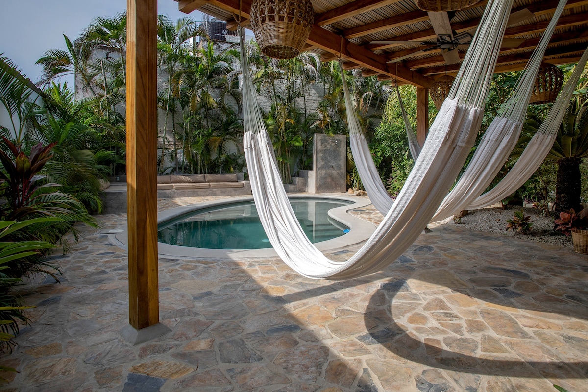 King Size Bed/ AC/ Pool / Terrace / Grill