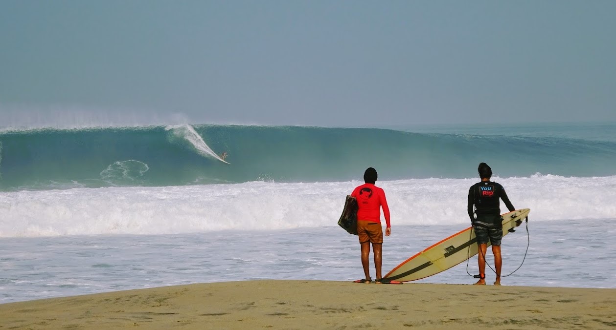 Where Pros Stay and Surf: The Best Vacation Rentals Near Zicatela’s Legendary Waves