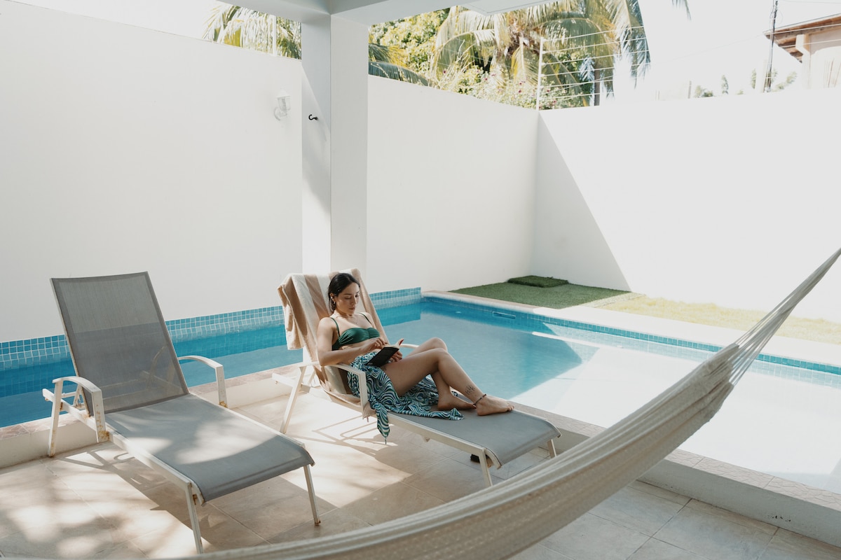 Hostels vs. Airbnb in Puerto Escondido: Which is Right for Your Stay?